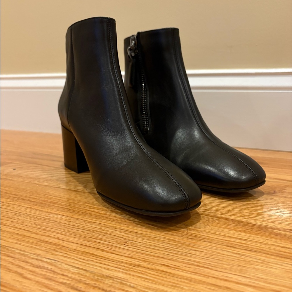 Aquatalia Black Heeled Boots with Chunky Block Heel